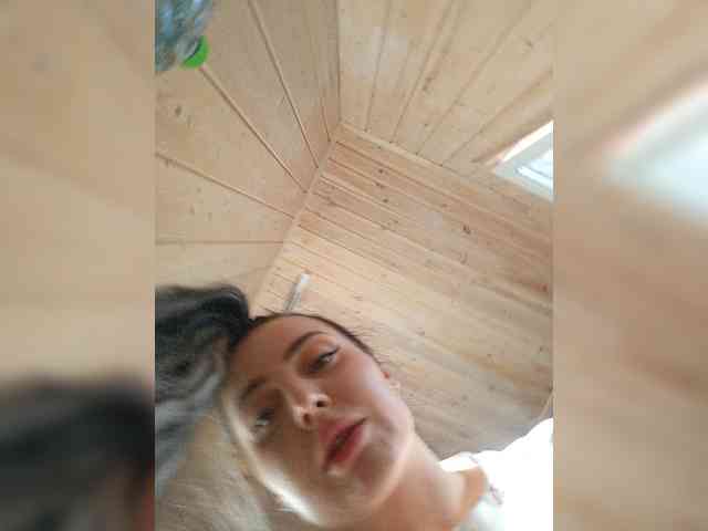 your-red-wine's webcam live show