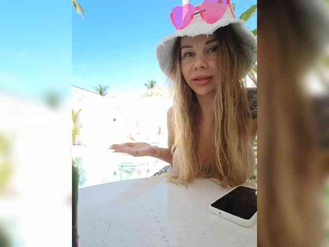 your-red-wine Live Webcam on BongaCams