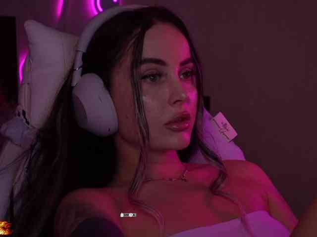 Эта модель сейчас онлайн. your-red-wine