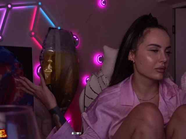 your-red-wine Live Webcam on BongaCams
