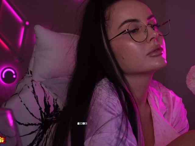 your-red-wine Live Webcam on BongaCams