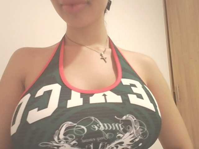 EllaThorne live cam on BongaCams