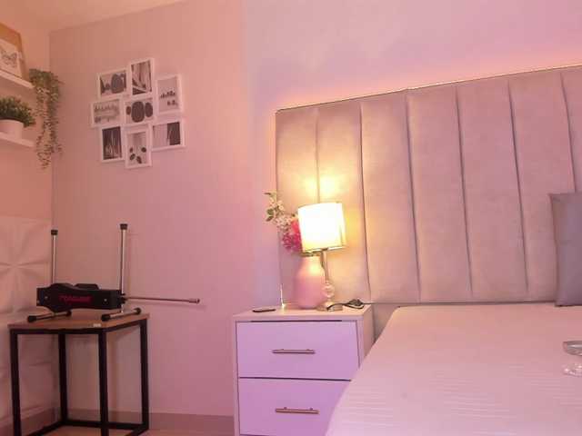 EllaThorne live cam on BongaCams