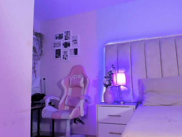 EllaThorne live cam on BongaCams