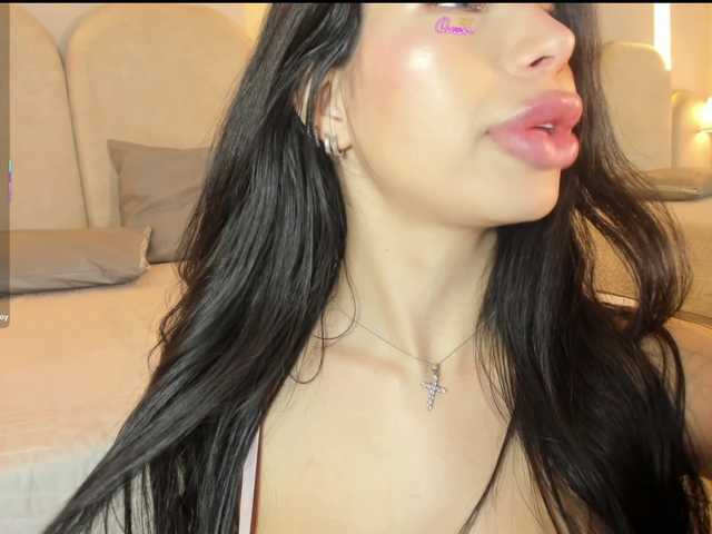 EllaThorne live cam on BongaCams