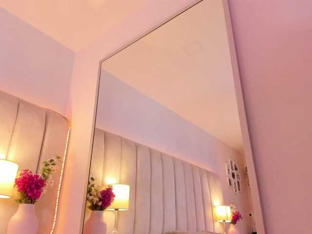 EllaThorne live cam on BongaCams