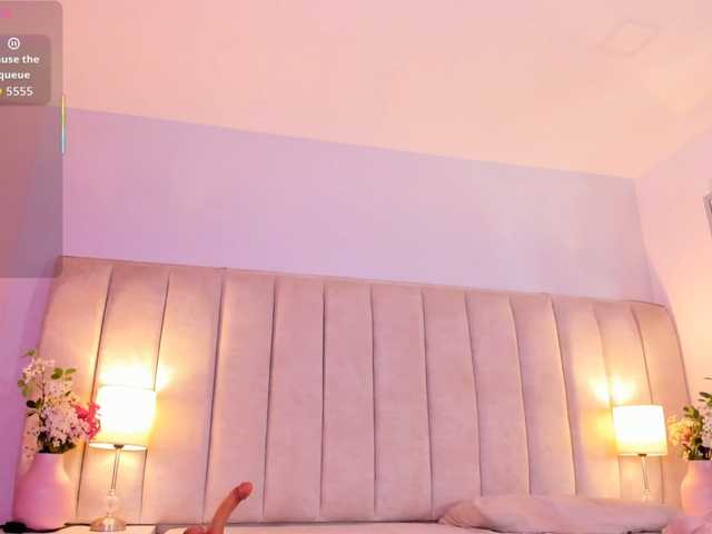 EllaThorne live cam on UnifiedCams