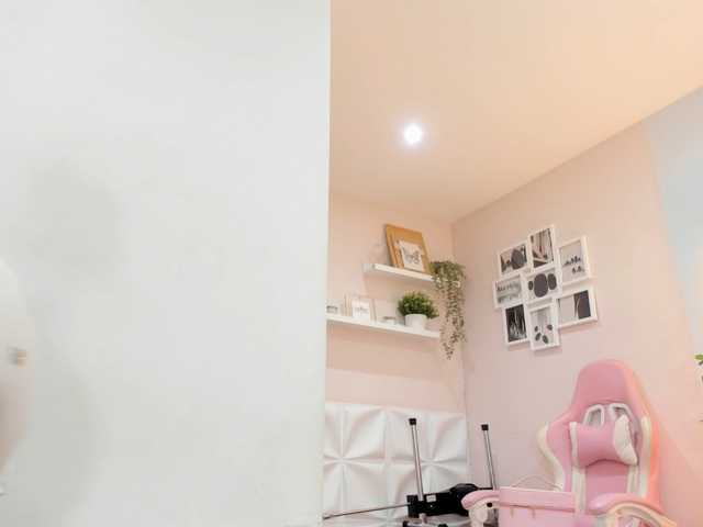 EllaThorne live cam on BongaCams