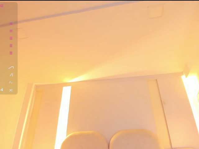 EllaThorne live cam on BongaCams