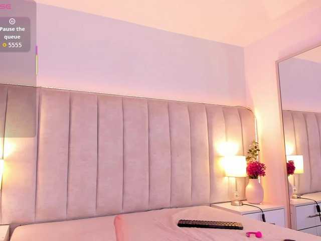 EllaThorne live cam on BongaCams