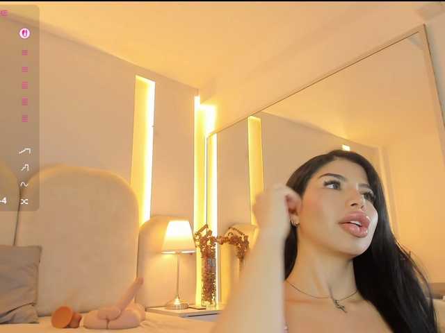 EllaThorne live cam on BongaCams
