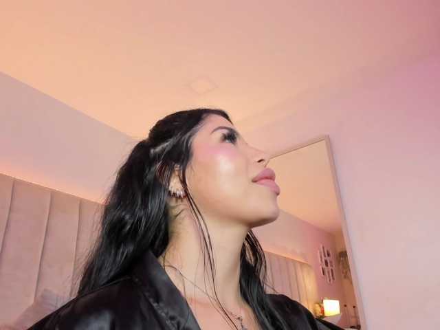 EllaThorne live cam on BongaCams