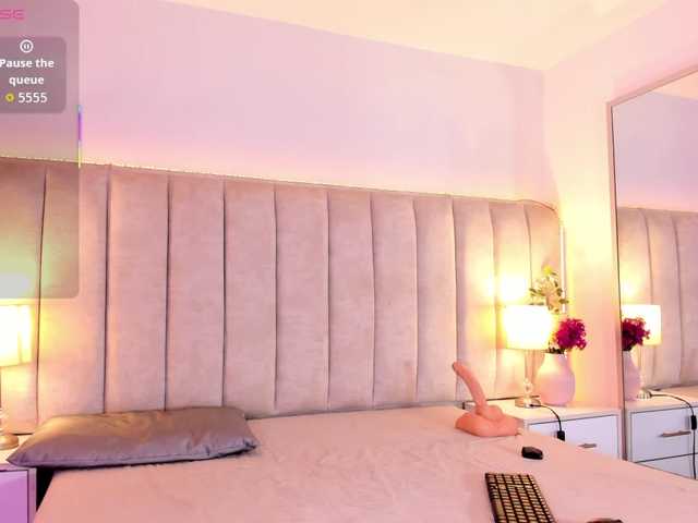 EllaThorne live cam