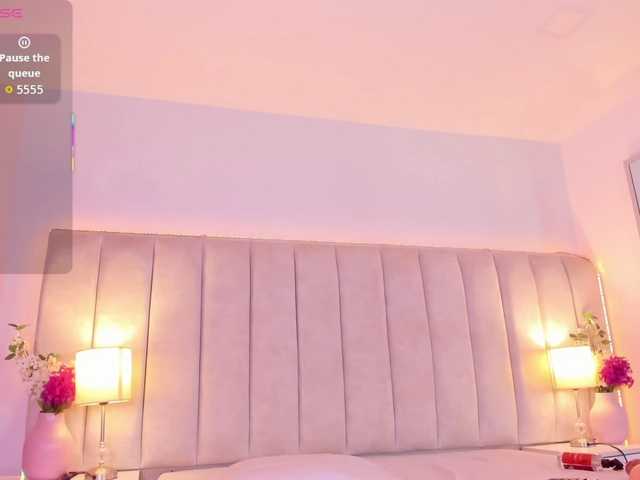 EllaThorne live cam