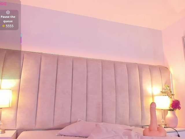 EllaThorne live cam