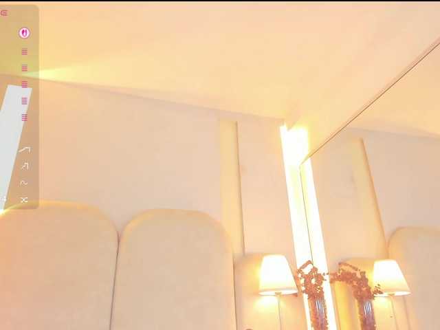 EllaThorne live cam on BongaCams