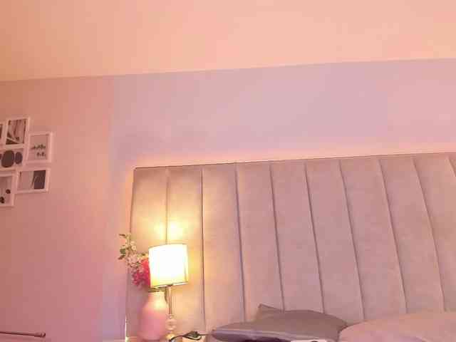 EllaThorne webcam