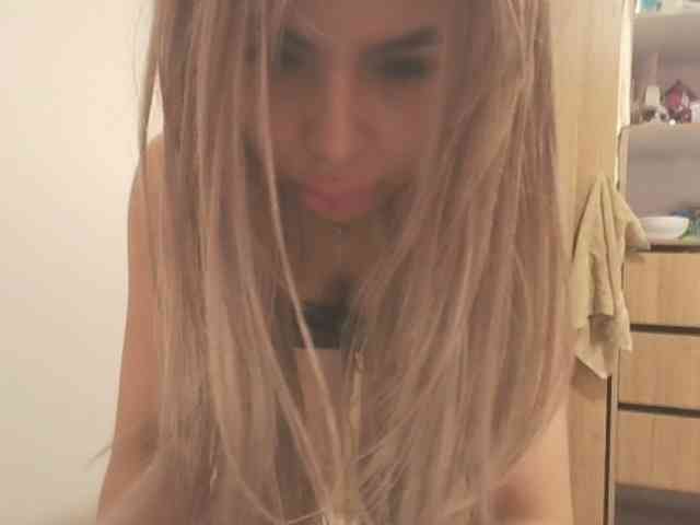 EllaThorne webcam