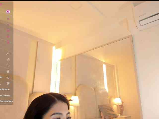 EllaThorne webcam