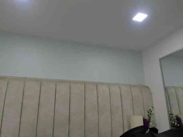 EllaThorne webcam
