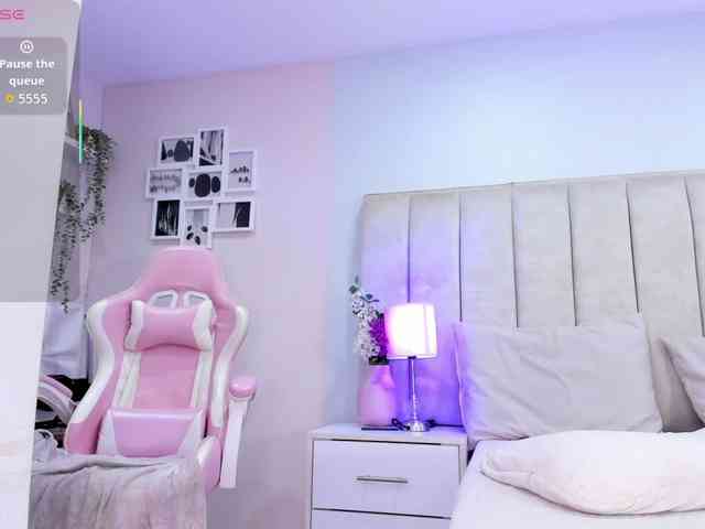 EllaThorne webcam