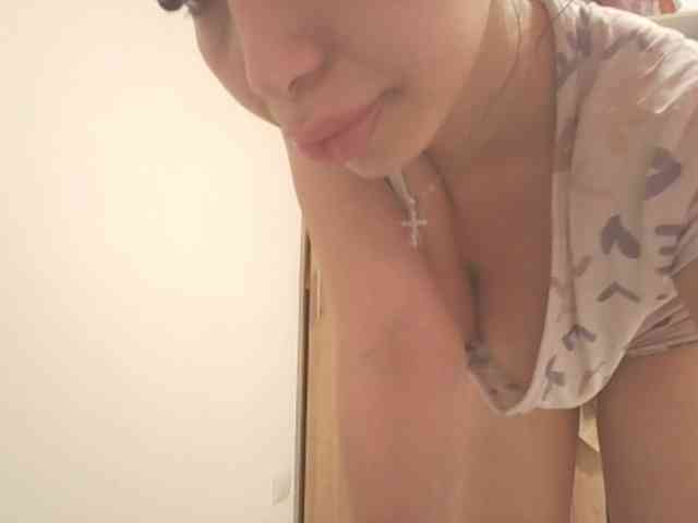 EllaThorne webcam