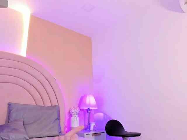 EllaThorne webcam
