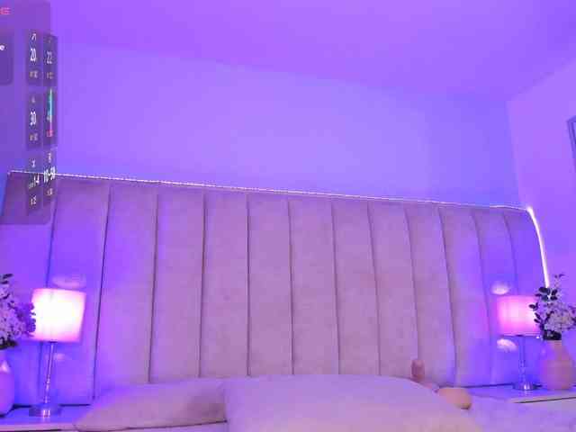 EllaThorne webcam
