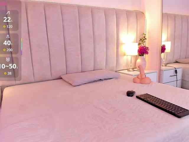 EllaThorne webcam