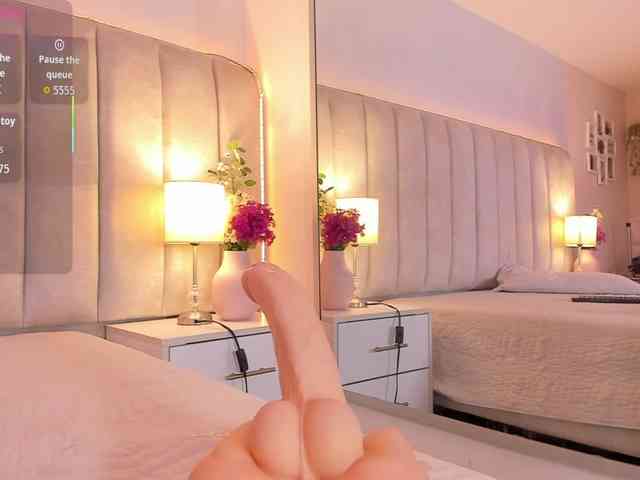 EllaThorne webcam