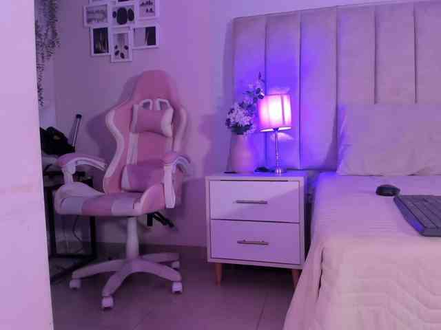 free videochat EllaThorne