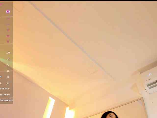 EllaThorne webcam