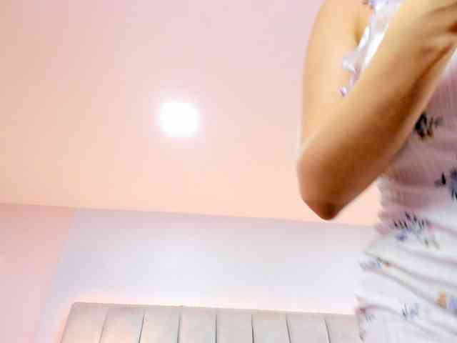 EllaThorne webcam