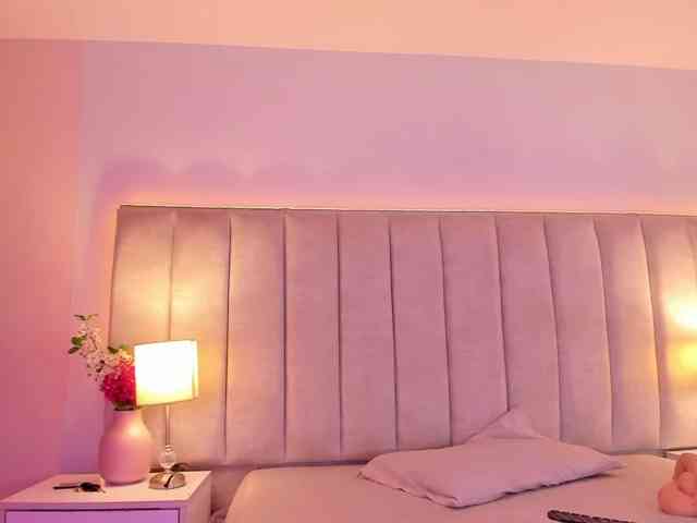 EllaThorne webcam