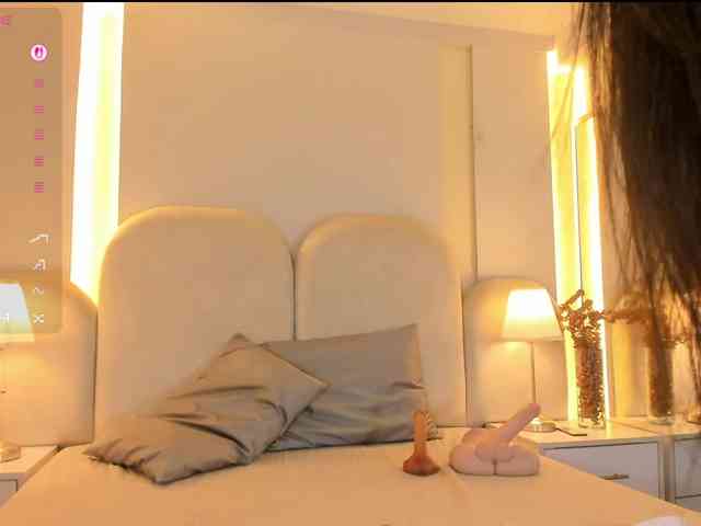 EllaThorne webcam