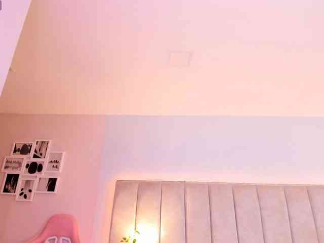 EllaThorne webcam