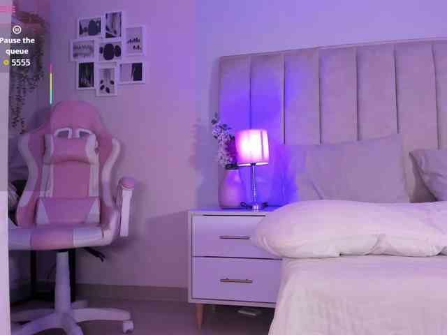 EllaThorne webcam