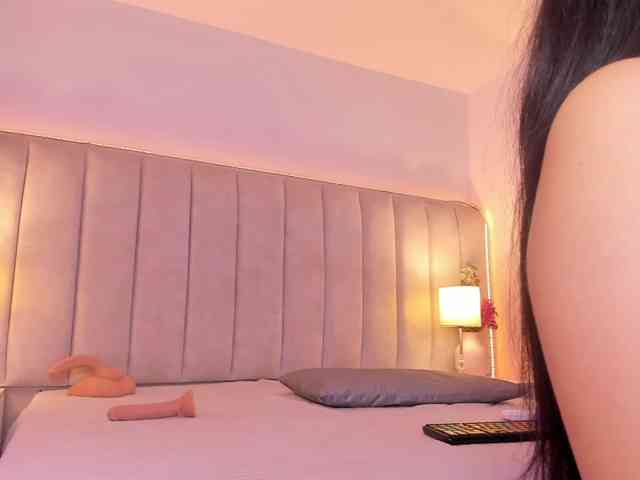 EllaThorne webcam