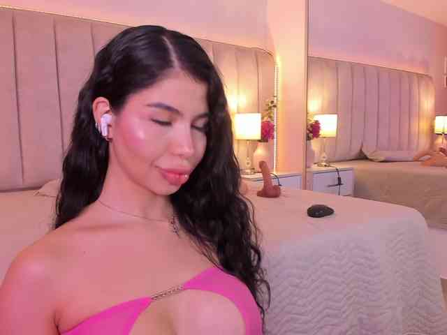 EllaThorne webcam