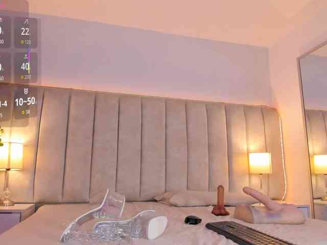EllaThorne webcam
