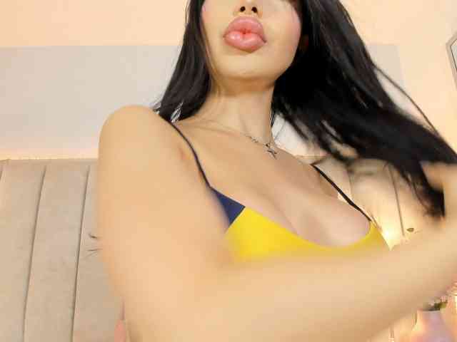 EllaThorne webcam