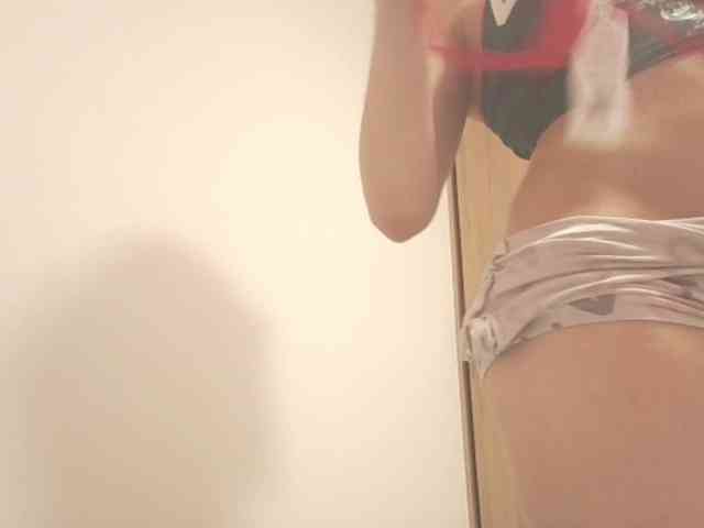 EllaThorne webcam