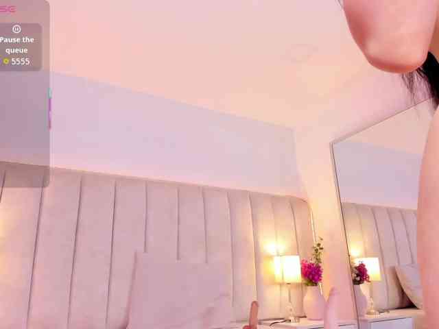 EllaThorne webcam