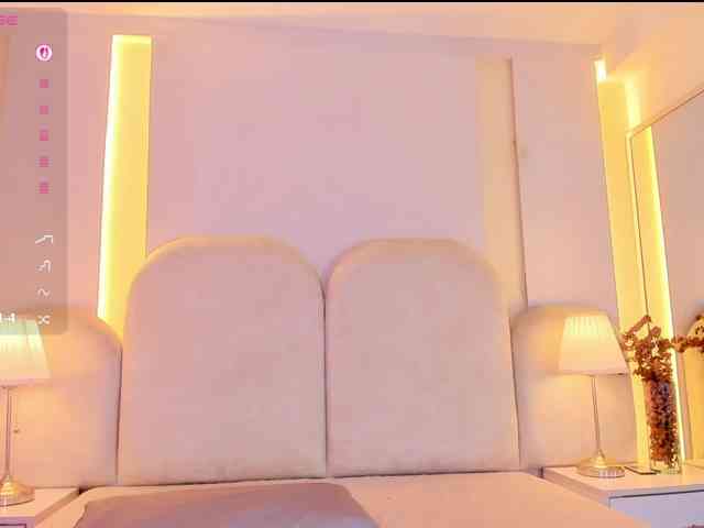 EllaThorne webcam