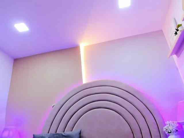 EllaThorne webcam