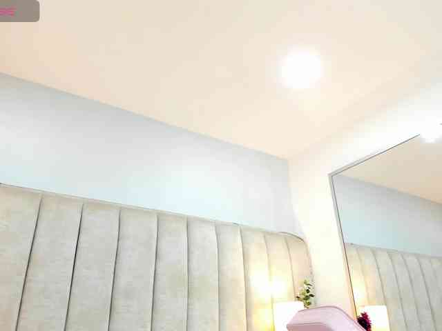 EllaThorne webcam
