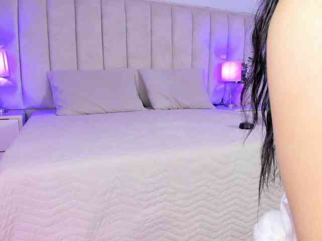 EllaThorne webcam