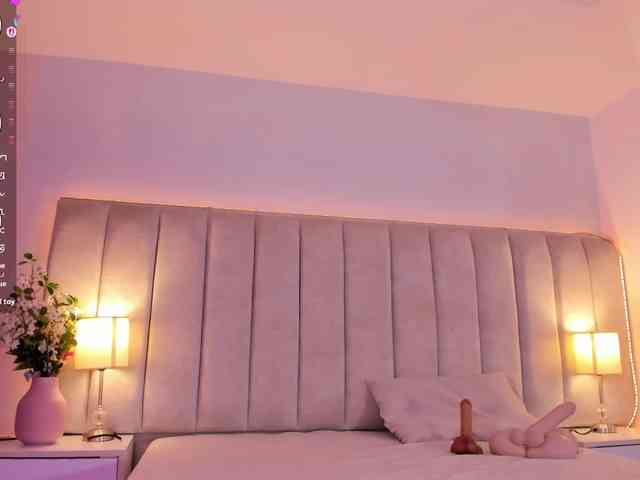 EllaThorne webcam