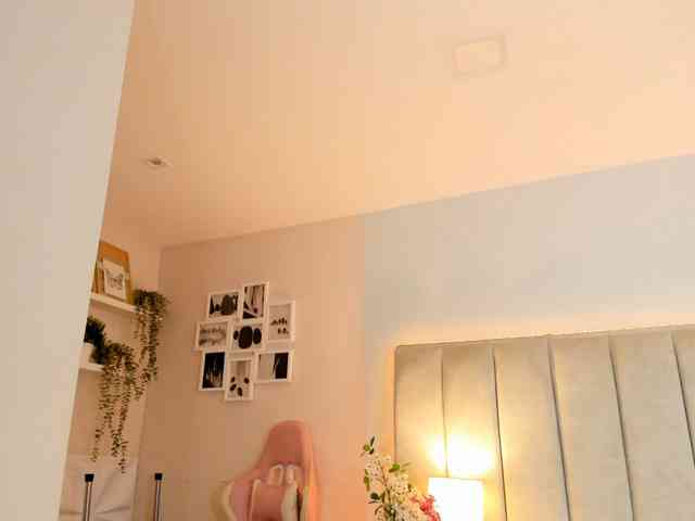 EllaThorne webcam