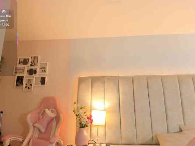 EllaThorne webcam